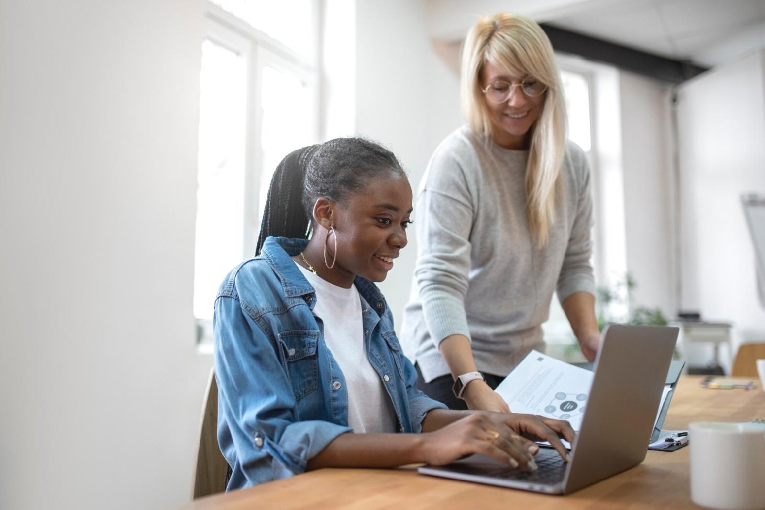 Sesión de formación práctica en finanzas empresariales
